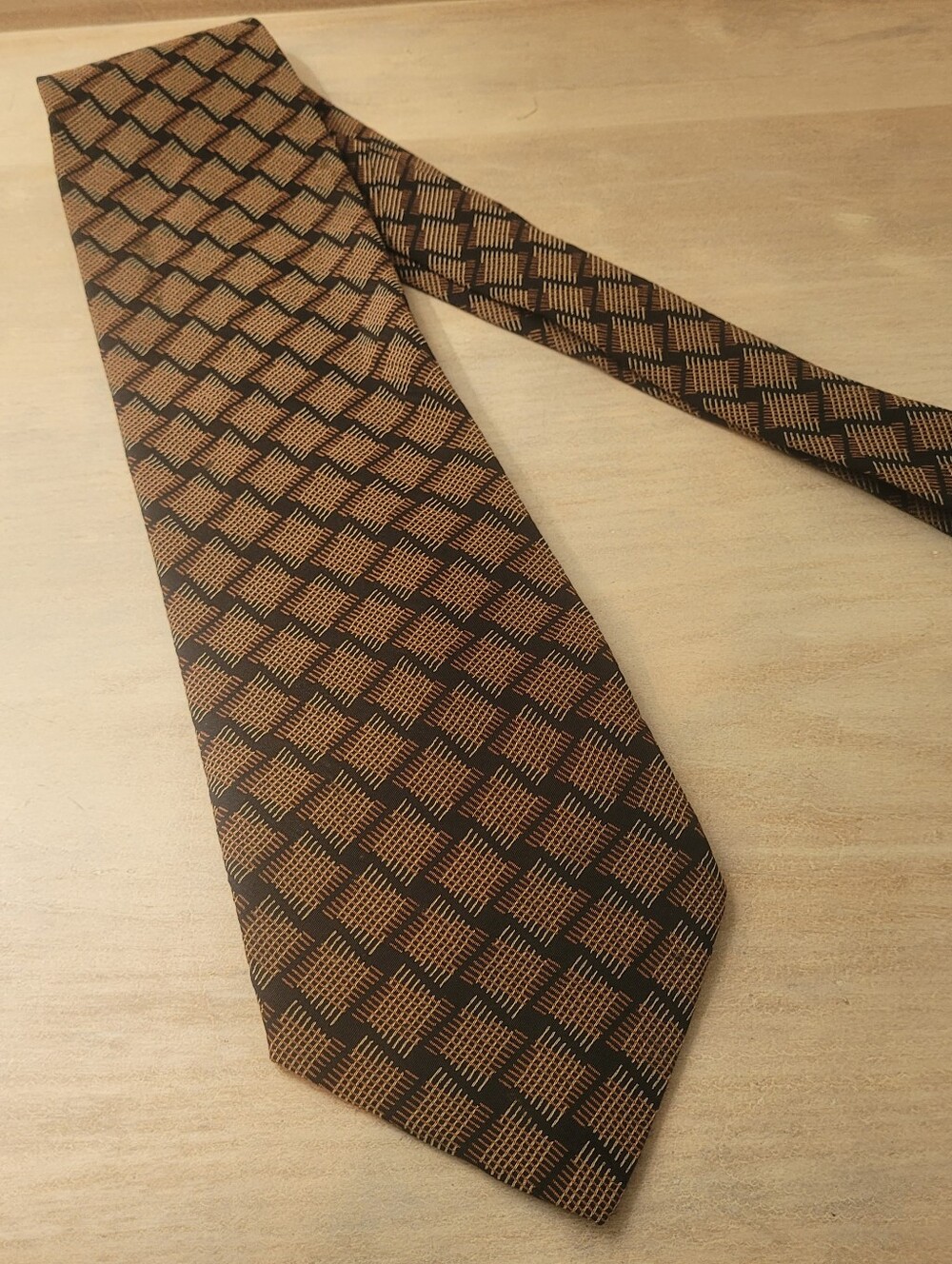 Giorgio Armani Cravatte Men's Vintage 100% Silk Necktie Red Black Designer